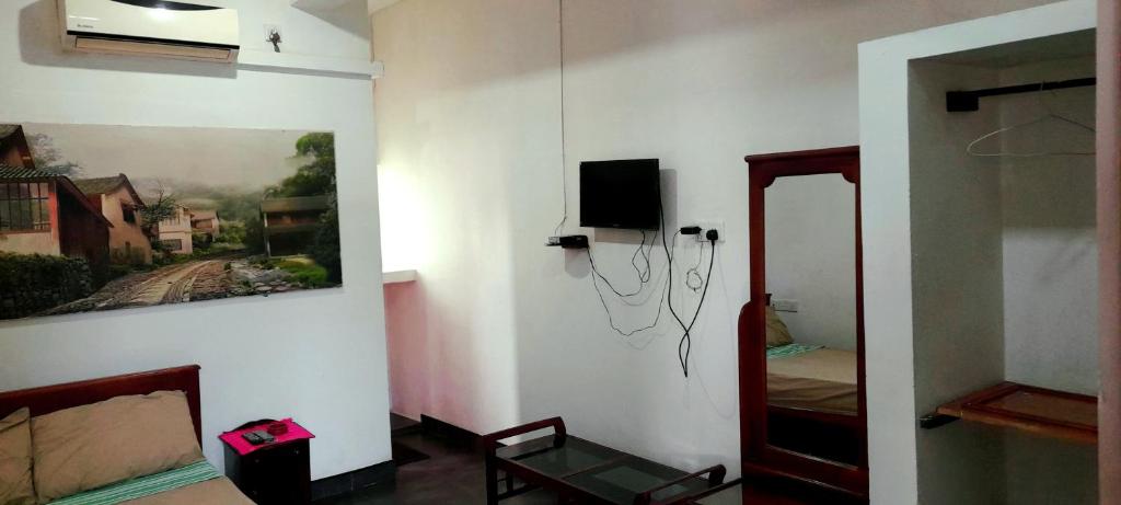 TV a/nebo společenská místnost v ubytování Hotel 100
