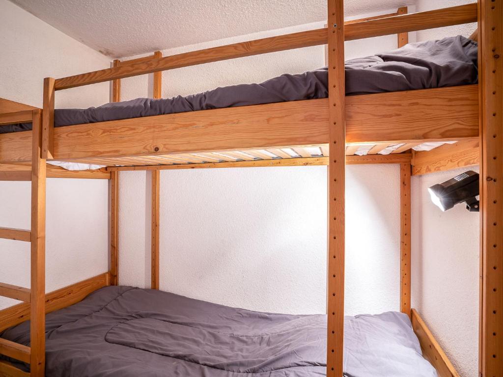 Postel nebo postele na pokoji v ubytování Apartment Asters 1208 Batiment B4 by Interhome
