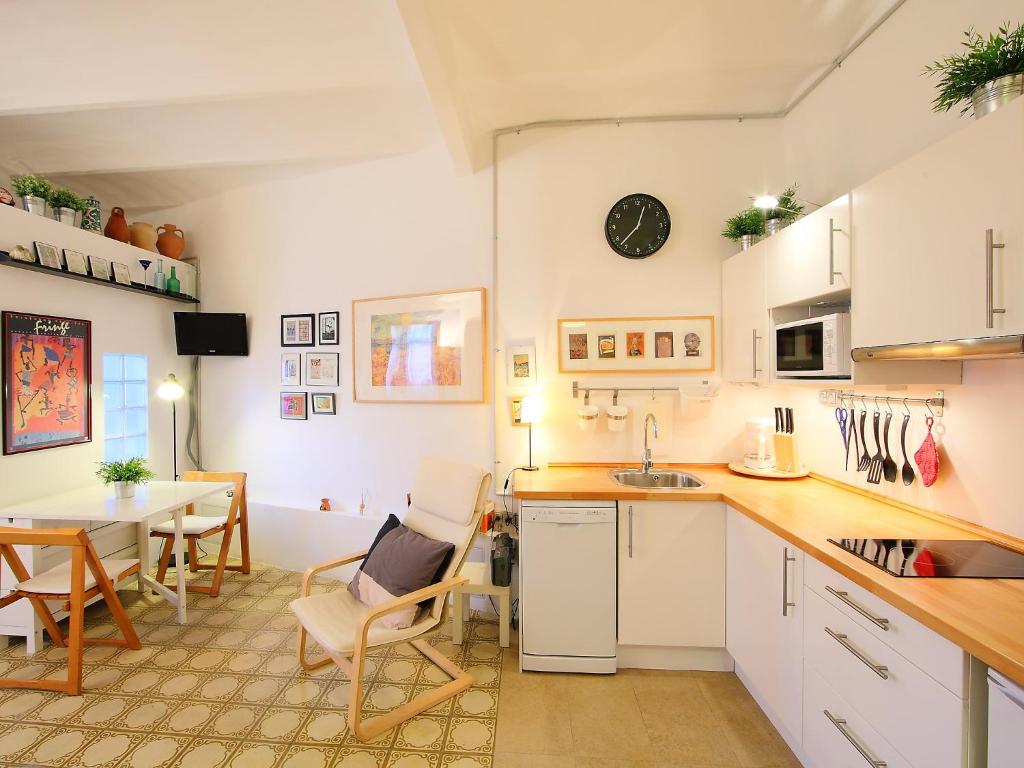 A kitchen or kitchenette at Apartment Eixample Dret Valencia - Cartagena by Interhome