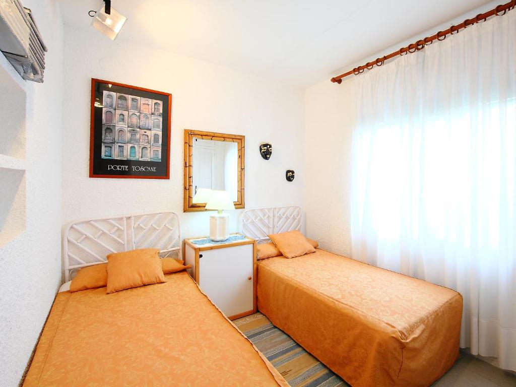 Postel nebo postele na pokoji v ubytování Villa Torre Yato by Interhome