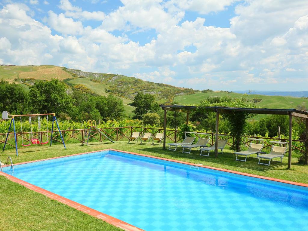 Bazén v ubytování Holiday Home Val d'Orcia by Interhome nebo v jeho okolí