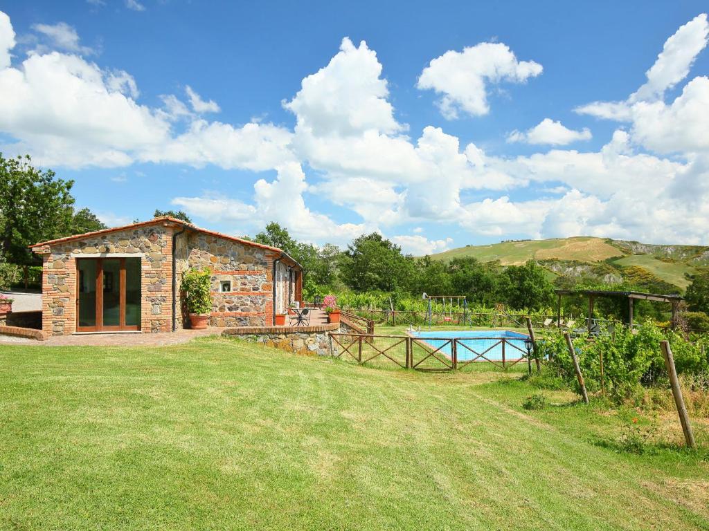 Bazén v ubytování Holiday Home Val d'Orcia by Interhome nebo v jeho okolí