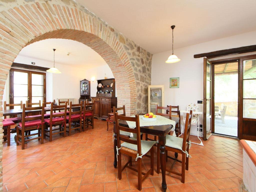Restaurace v ubytování Holiday Home Val d'Orcia by Interhome