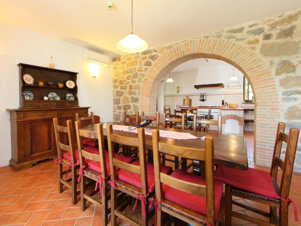 Restaurace v ubytování Holiday Home Val d'Orcia by Interhome