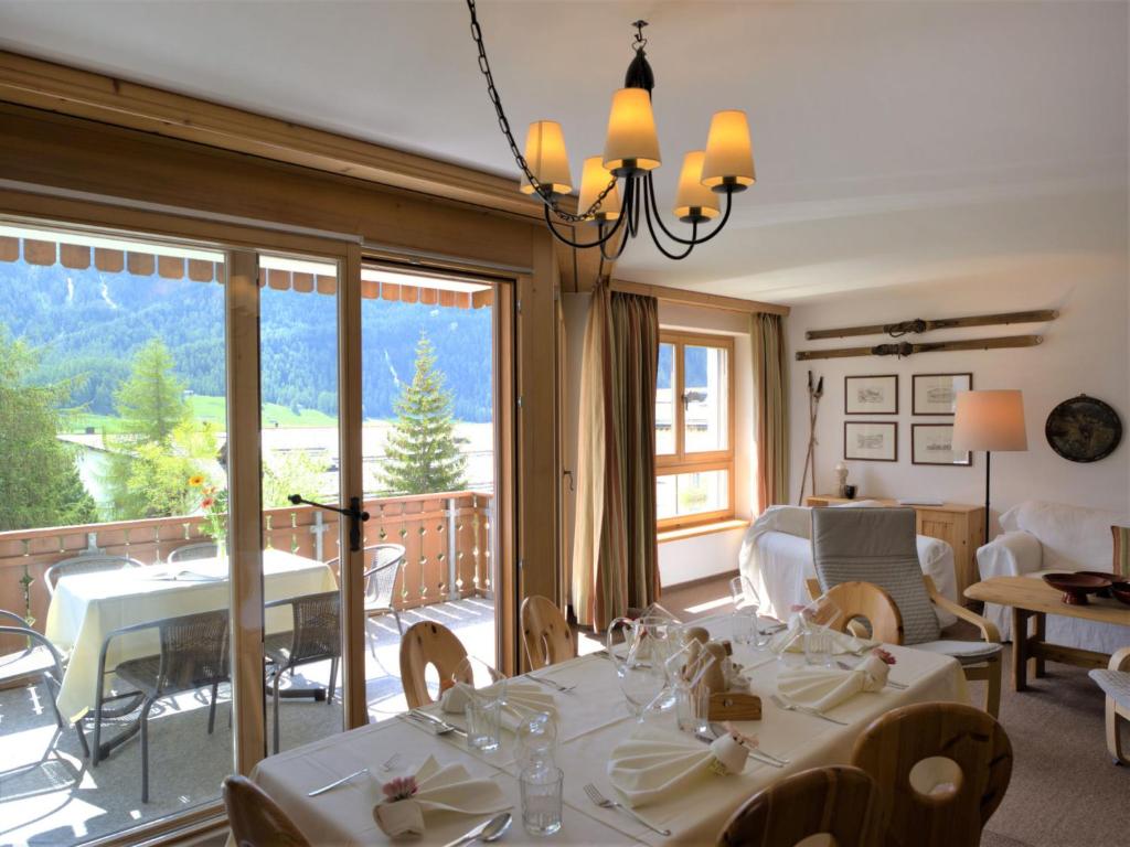 Uma área de estar em Apartment Chesa Dal Luf B5 by Interhome