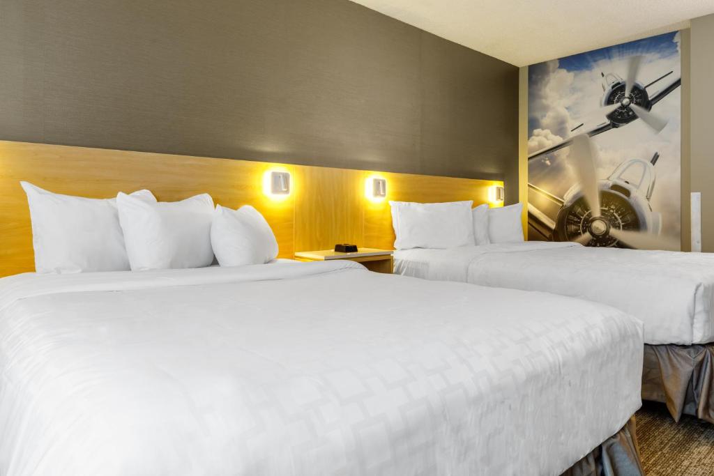 
Standard Queen Room with Two Queen Beds - Non Smoking 
