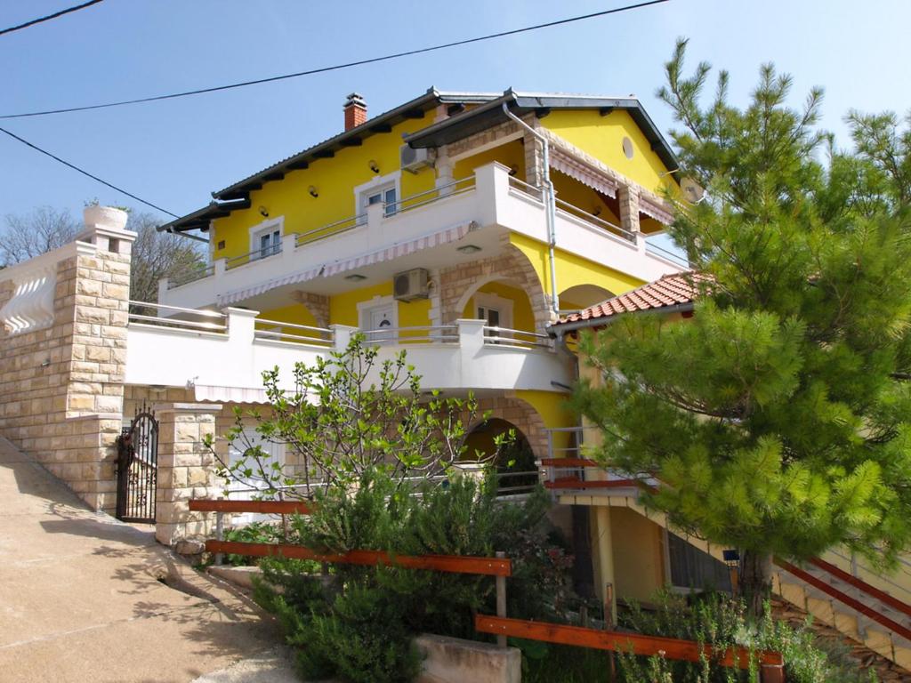 Budova, v ktorej sa apartmán nachádza