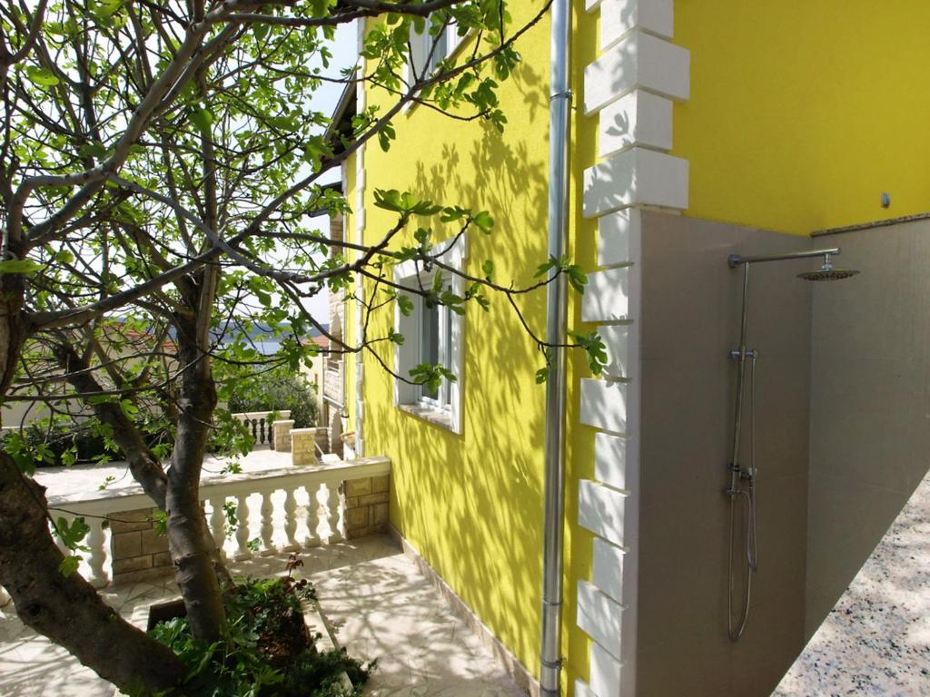 Vonkajšia záhrada v ubytovaní Apartment Anić-2 by Interhome