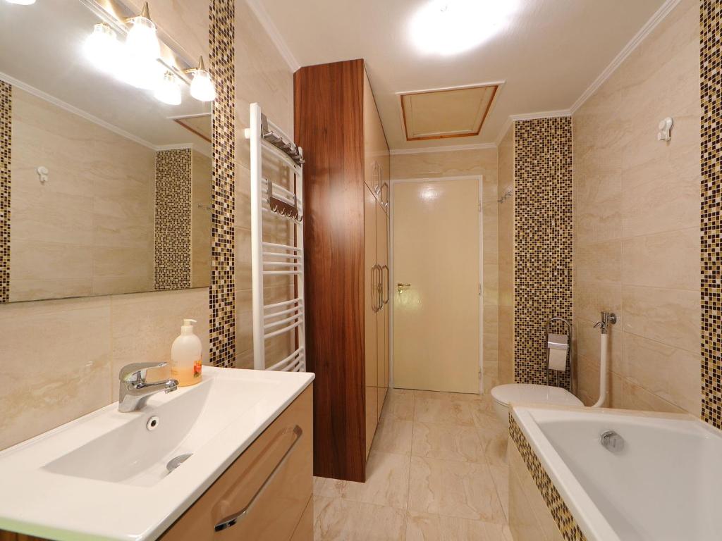 Koupelna v ubytování Holiday Home Flamingo by Interhome
