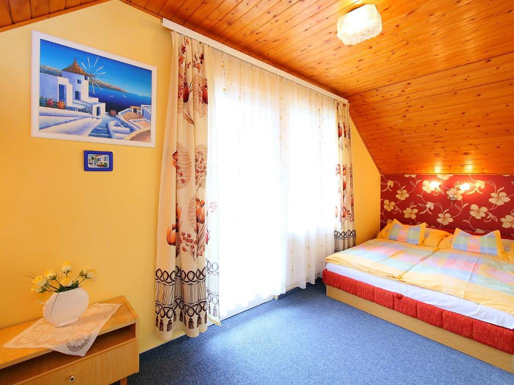 Postel nebo postele na pokoji v ubytování Holiday Home Flamingo by Interhome