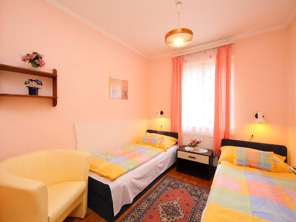 Postel nebo postele na pokoji v ubytování Holiday Home Flamingo by Interhome
