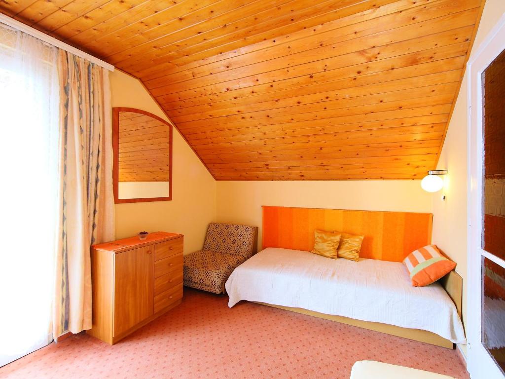 Postel nebo postele na pokoji v ubytování Holiday Home Flamingo by Interhome