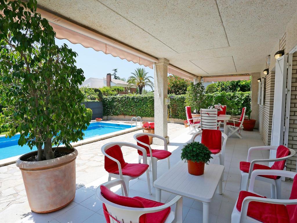 Bazén v ubytování Holiday Home casa Annamaria by Interhome nebo v jeho okolí