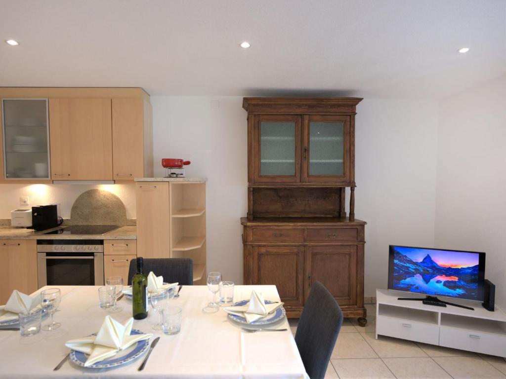 Kuchyň nebo kuchyňský kout v ubytování Apartment La Prairie by Interhome