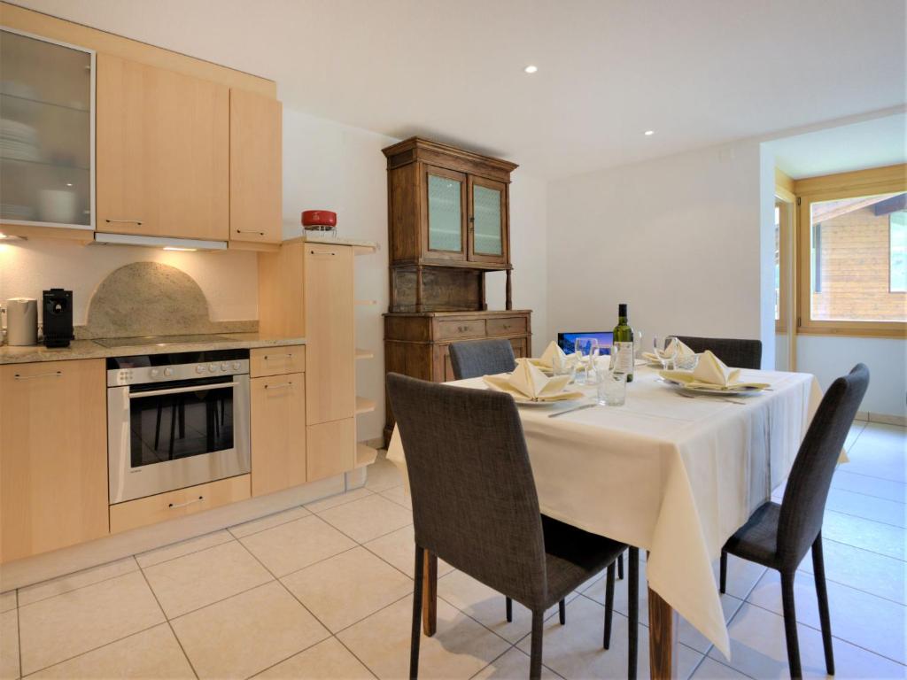 Kuchyň nebo kuchyňský kout v ubytování Apartment La Prairie by Interhome