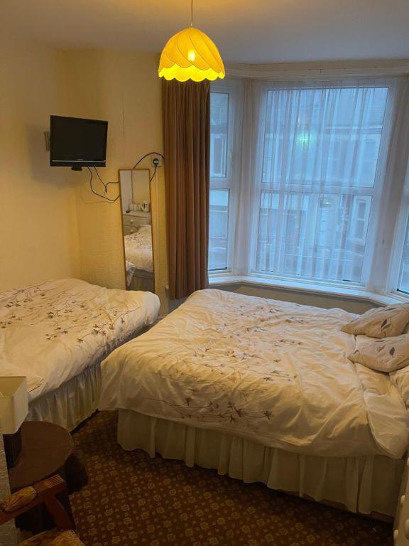 Highbury Hotel - 