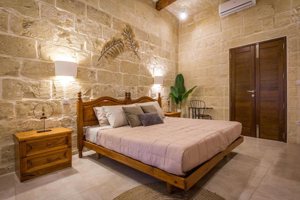Postel nebo postele na pokoji v ubytování Sweet Life Gozo - Boutique Living