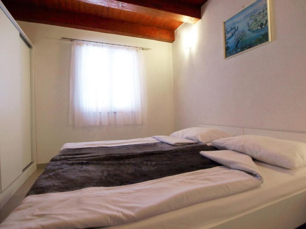 Łóżko lub łóżka w pokoju w obiekcie Holiday Home Villa Sandra by Interhome