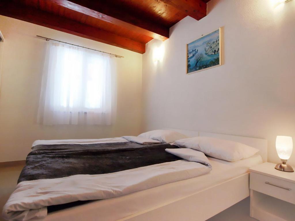 Łóżko lub łóżka w pokoju w obiekcie Holiday Home Villa Sandra by Interhome