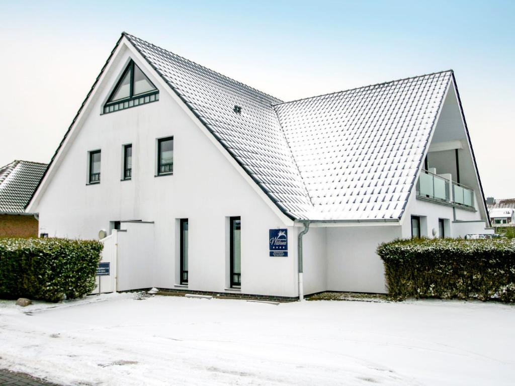 ノルトダイヒにあるApartment Witthuus-Norderney by Interhomeの白屋根