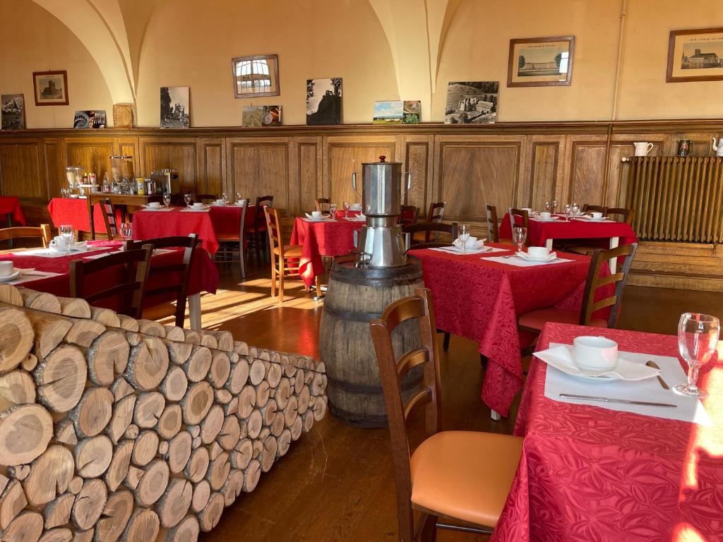 Restaurace v ubytování Logis Hôtel Ancien Grand Séminaire