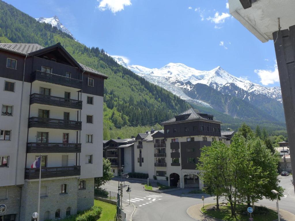 Imagen de la galería de Apartment Le Chamois Blanc-8 by Interhome, en Chamonix-Mont-Blanc