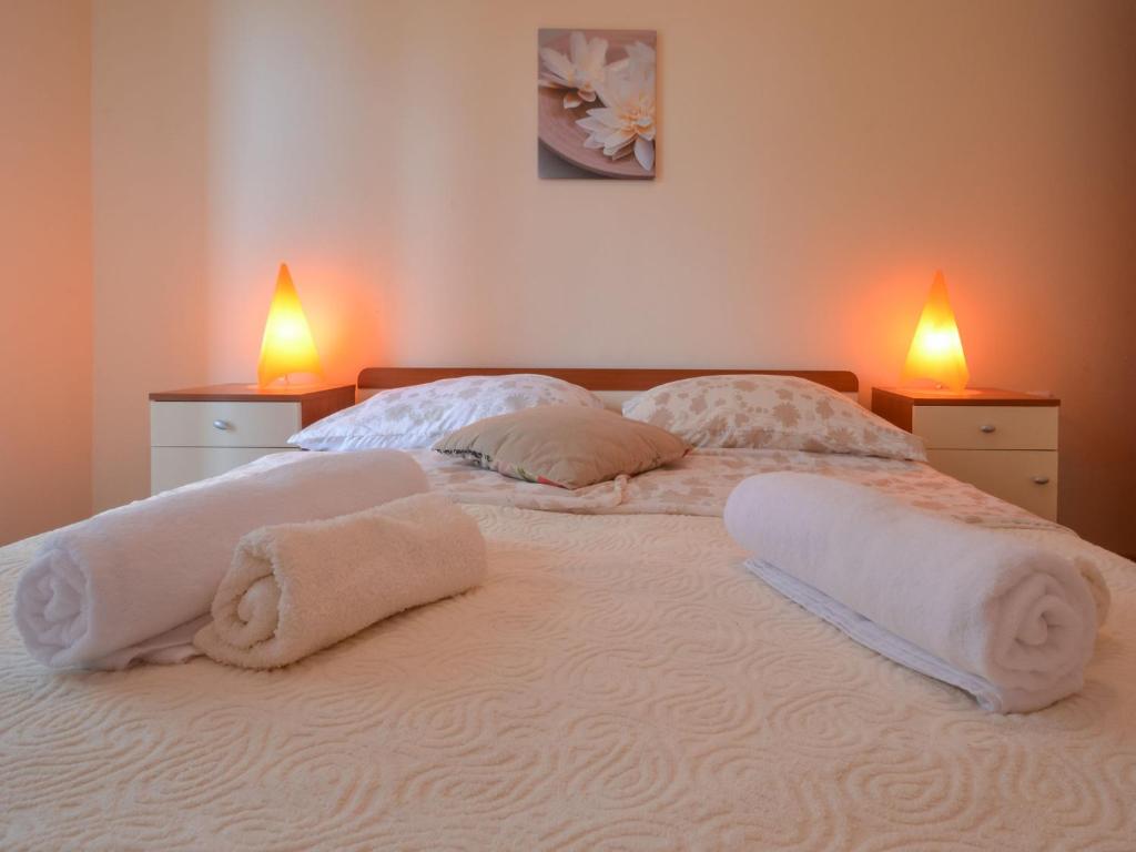 Posteľ alebo postele v izbe v ubytovaní Apartment Mara-2 by Interhome