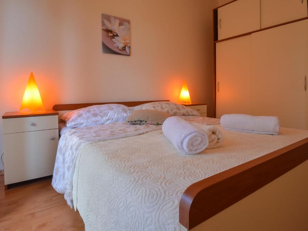 Posteľ alebo postele v izbe v ubytovaní Apartment Mara-2 by Interhome
