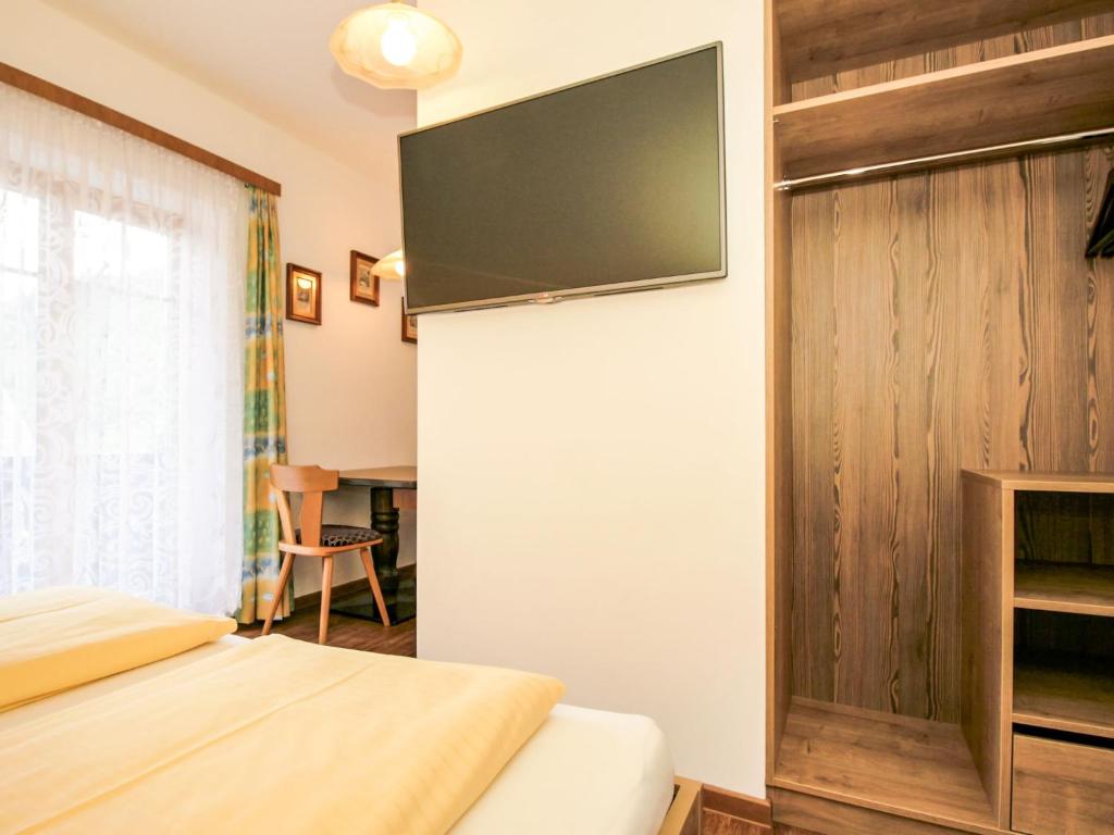 Televízia a/alebo spoločenská miestnosť v ubytovaní Studio Dirndl und Bua by Interhome