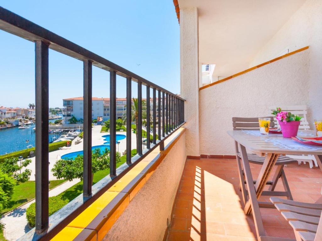 Balkón alebo terasa v ubytovaní Apartment Sant Maurici-19 by Interhome