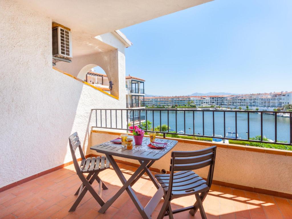 Balkón alebo terasa v ubytovaní Apartment Sant Maurici-19 by Interhome