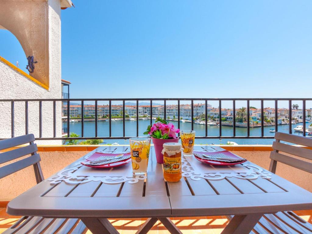 Balkón alebo terasa v ubytovaní Apartment Sant Maurici-19 by Interhome