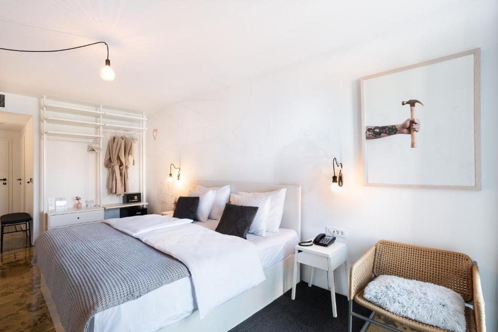Una cama o camas en una habitación de Art Hotel Tartini