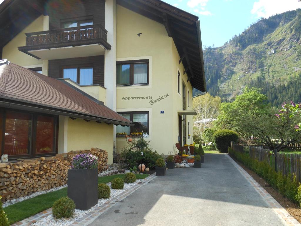 a house with a walkway in front of it at Appartementhaus Barbara in Döbriach