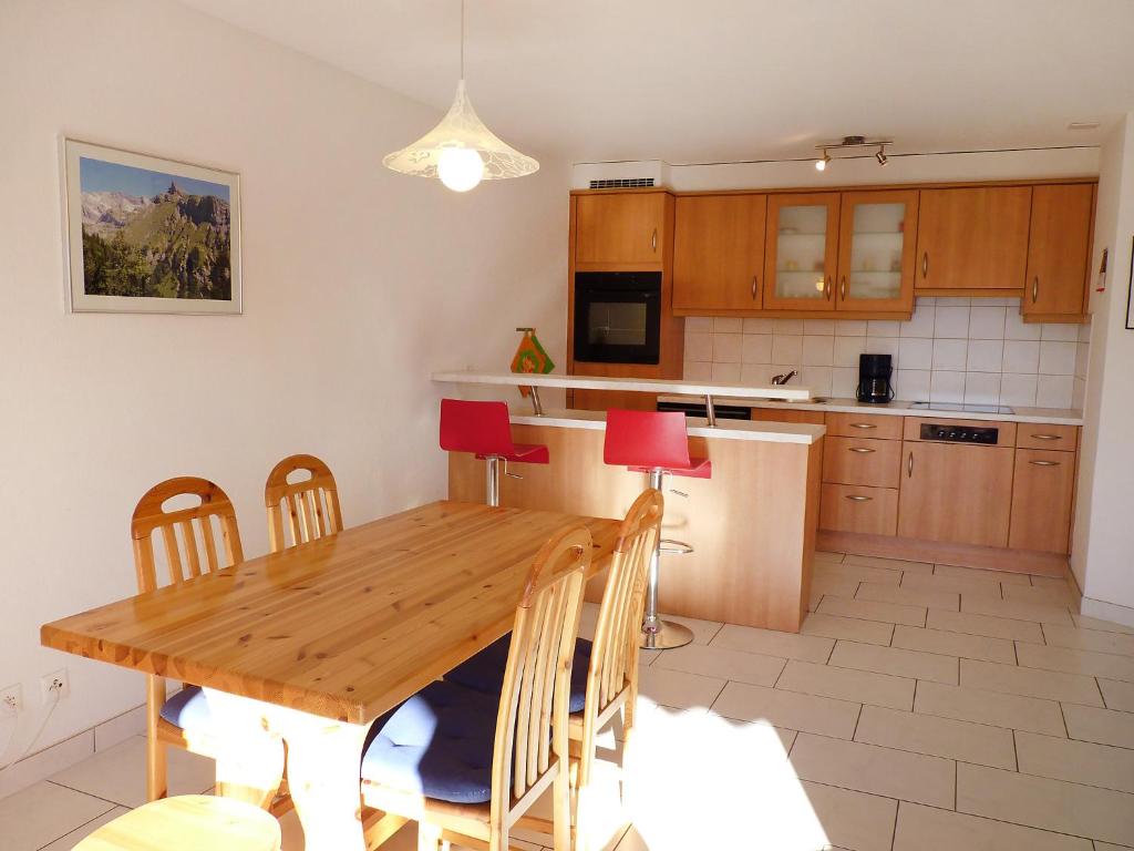 Kuchyň nebo kuchyňský kout v ubytování Apartment Ardévine 5 by Interhome