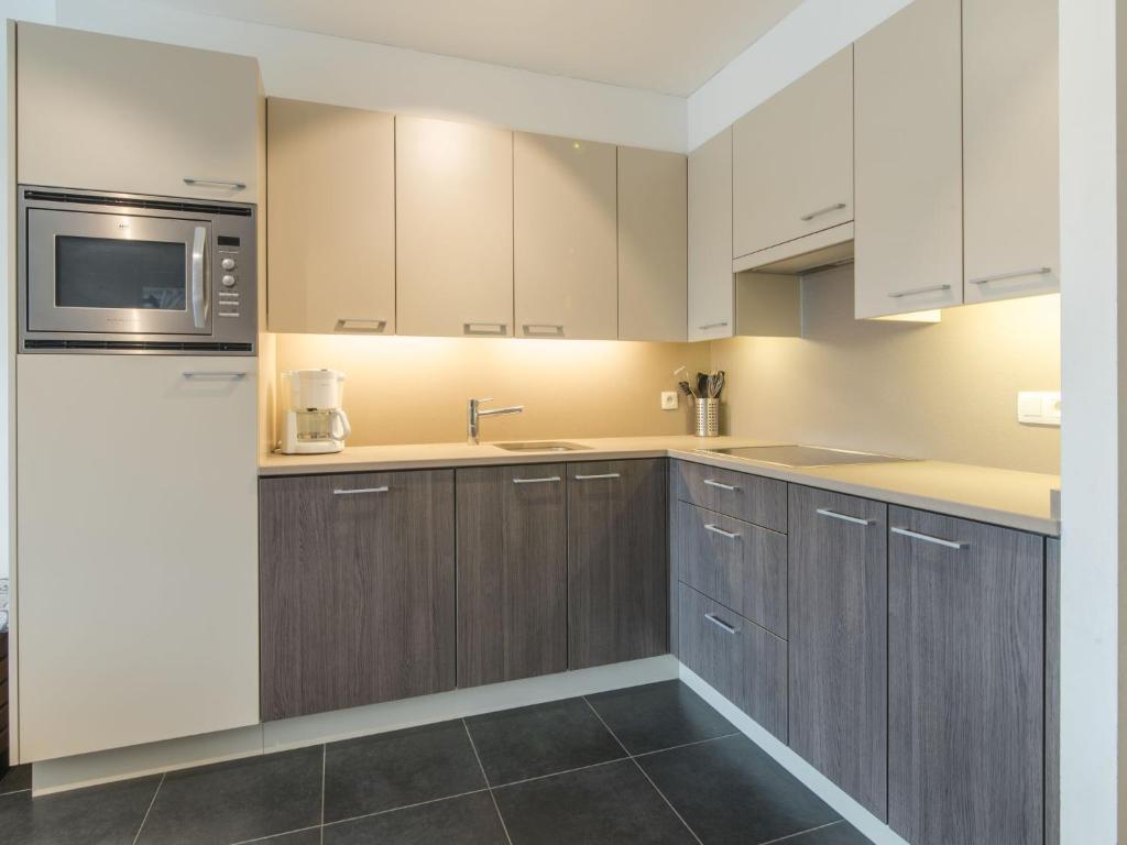 Kuchyň nebo kuchyňský kout v ubytování Apartment Res- Albatros 301 by Interhome