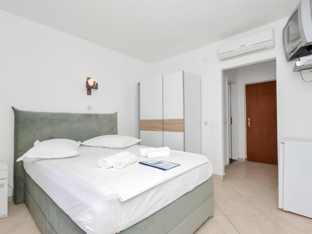 Posteľ alebo postele v izbe v ubytovaní Apartment Rubin-10 by Interhome