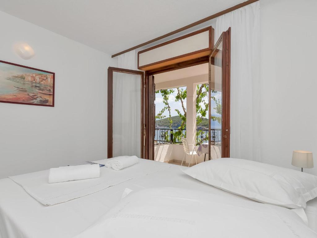 Posteľ alebo postele v izbe v ubytovaní Apartment Rubin-10 by Interhome