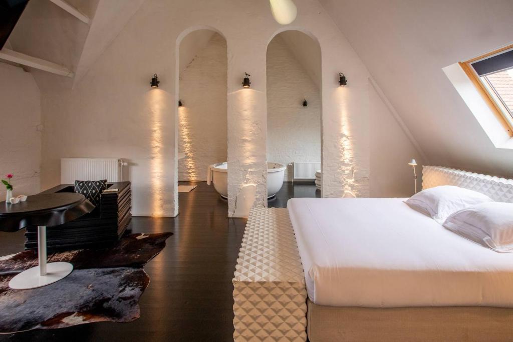 Postel nebo postele na pokoji v ubytování B&B Suites FEEK