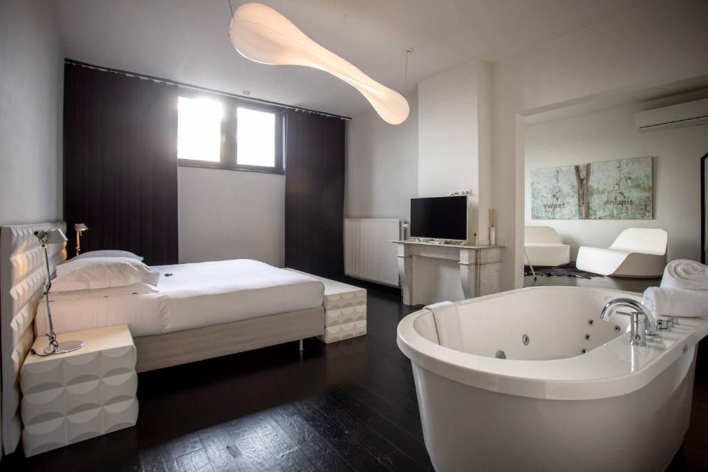 Postel nebo postele na pokoji v ubytování B&B Suites FEEK