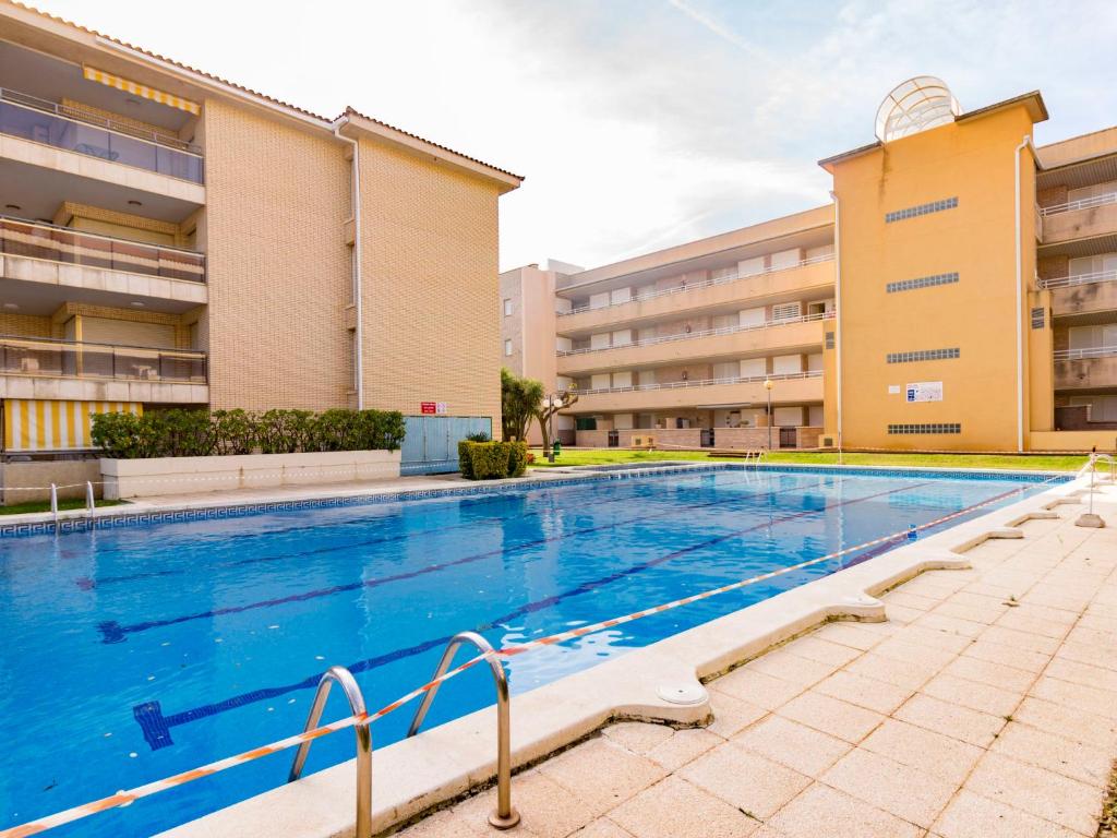 Bazén v ubytovaní Apartment Monaco by Interhome alebo v jeho blízkosti