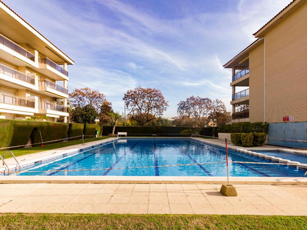 Bazén v ubytovaní Apartment Monaco by Interhome alebo v jeho blízkosti