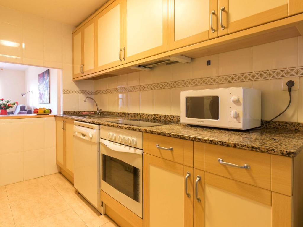 Kuchyňa alebo kuchynka v ubytovaní Apartment Monaco by Interhome