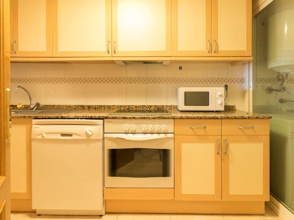 Kuchyňa alebo kuchynka v ubytovaní Apartment Monaco by Interhome