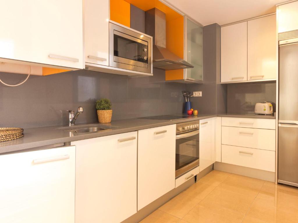 A kitchen or kitchenette at Apartment Goleta-2 by Interhome