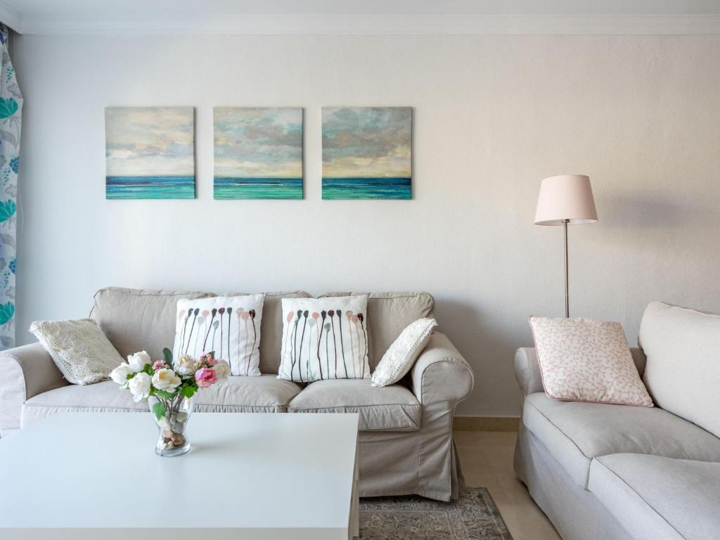 Posezení v ubytování Apartment Mirador II by Interhome