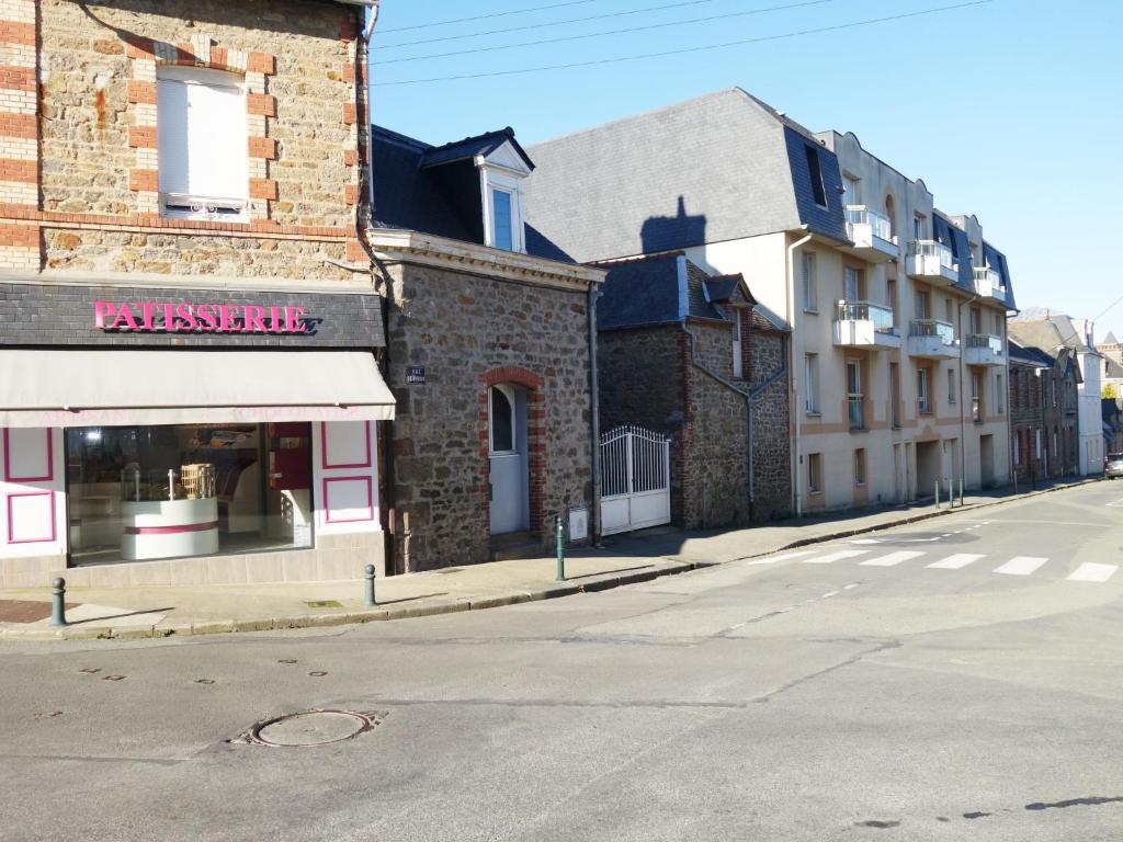 an empty street with a store on the side of a building at Apartment Le Hoche by Interhome in Dinard