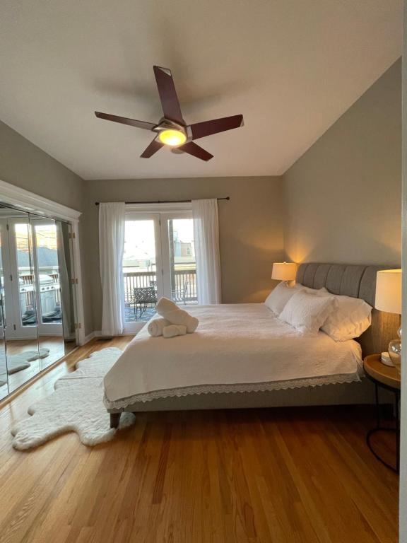 a bedroom with a bed and a ceiling fan at Amazing 3BR 3 BA Property in Chicago in Chicago