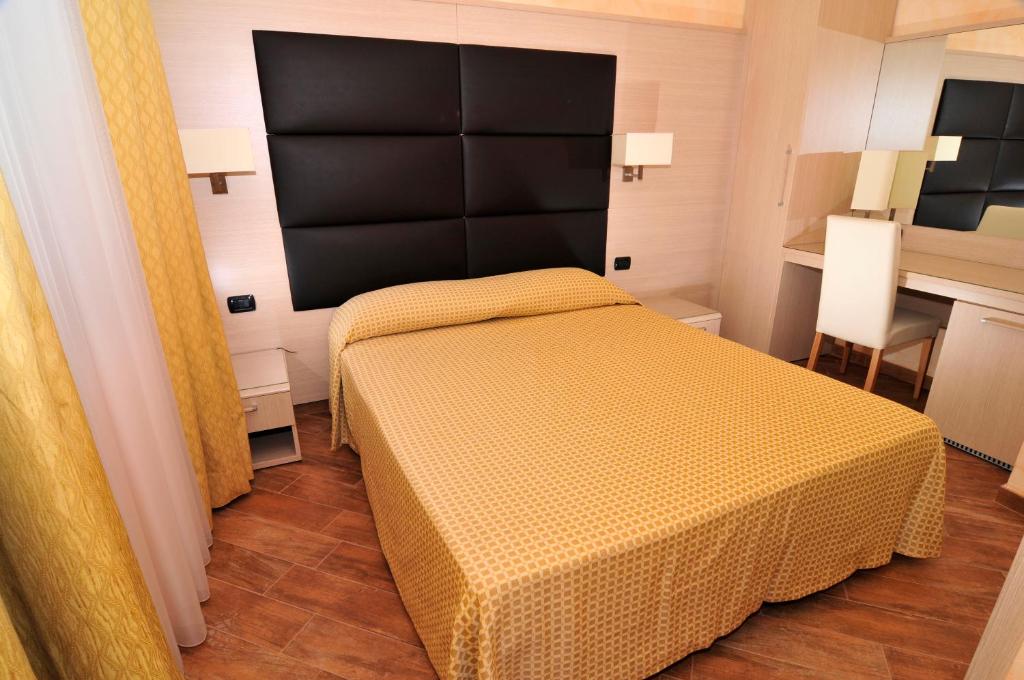 Łóżko lub łóżka w pokoju w obiekcie La Locanda del Cavaliere