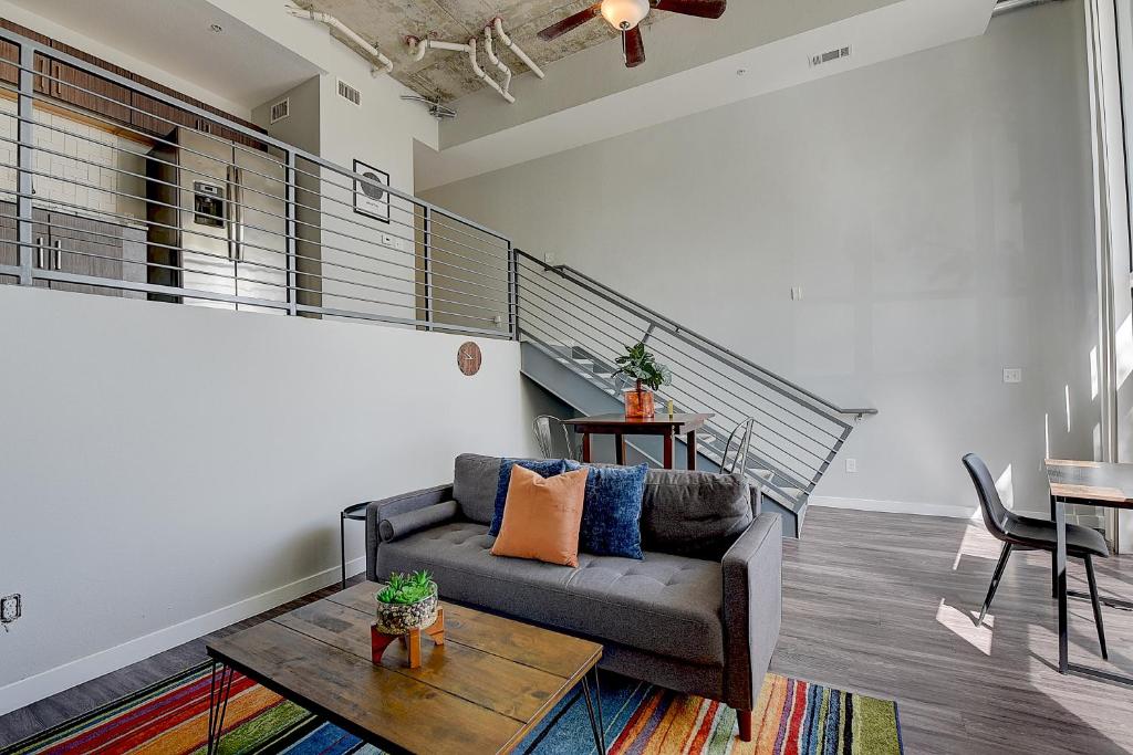 FRONTDESK Pointe on Rio Apts West Campus Austin, Austin Updated 2023